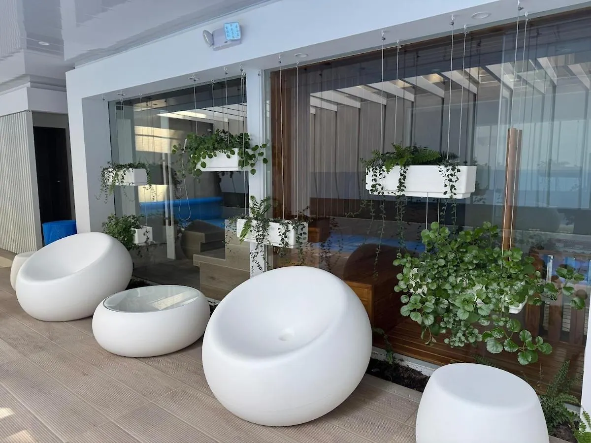 Modern Studio, Beautiful View, Great Location كويتو شقة