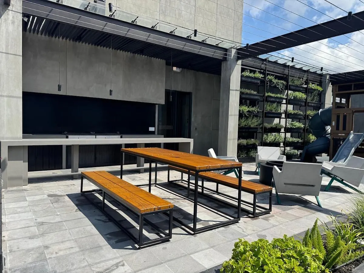 Modern Studio, Beautiful View, Great Location كويتو شقة